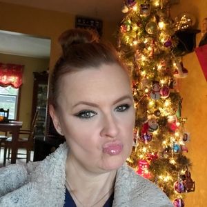 Meet your Posher, Michele